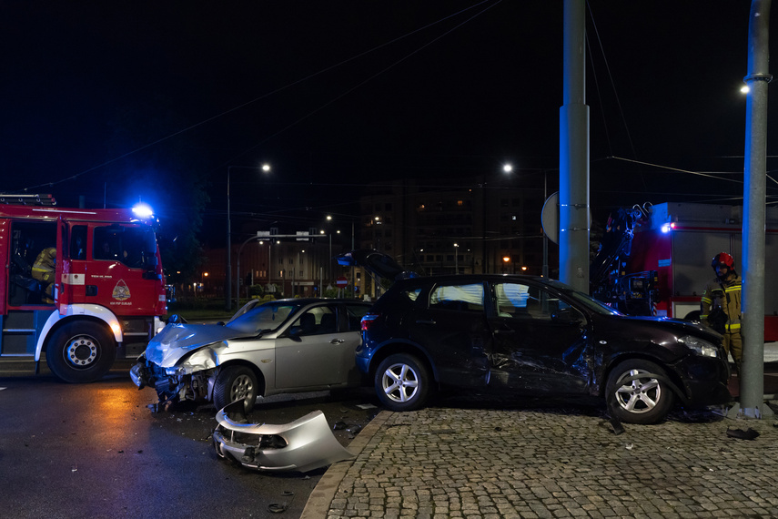 Zderzenie przy szkole muzycznej, sygnalizacja też uszkodzona zdjęcie nr 263278