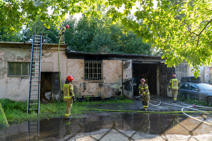 Na Łęczyckiej płonął warsztat zdjęcie nr 264419