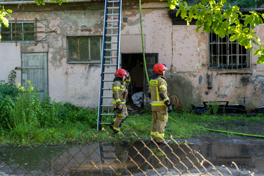 Na Łęczyckiej płonął warsztat zdjęcie nr 264418