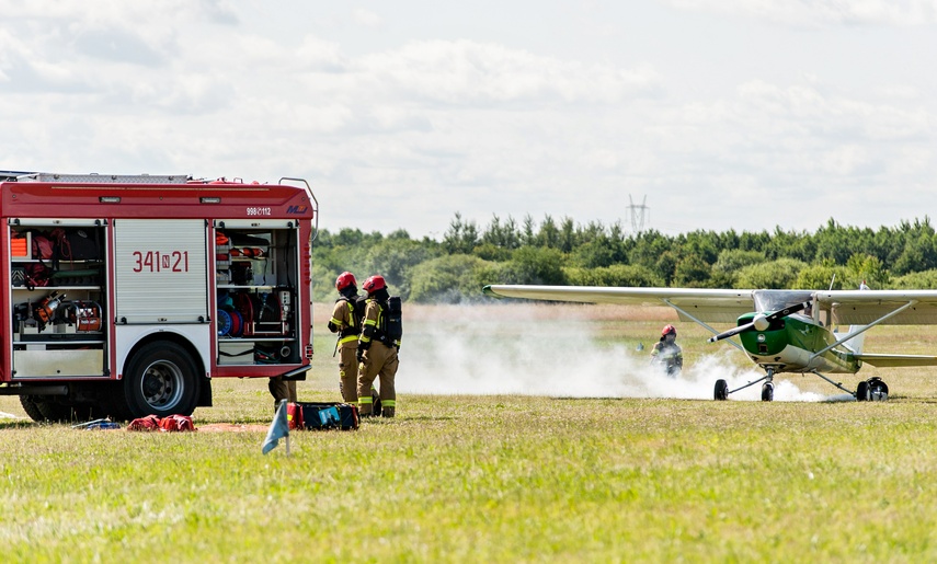 Awaria i pożar samolotu. Ćwiczenia na elbląskim lotnisku zdjęcie nr 264526