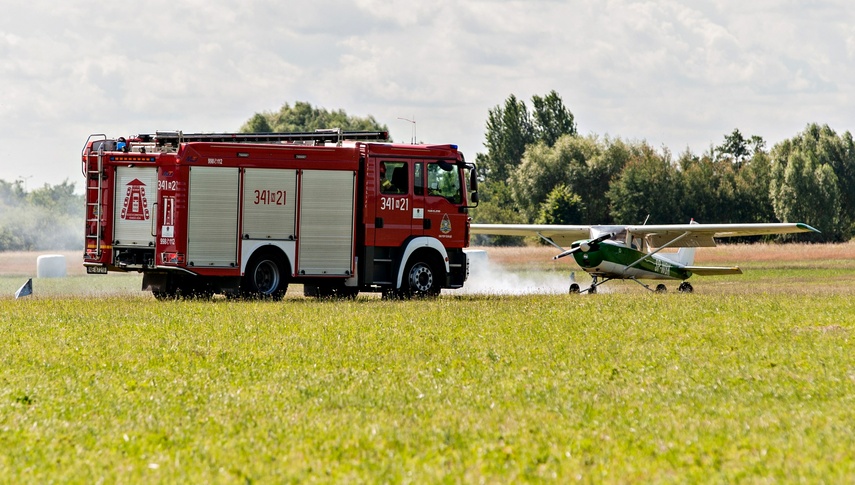 Awaria i pożar samolotu. Ćwiczenia na elbląskim lotnisku zdjęcie nr 264524