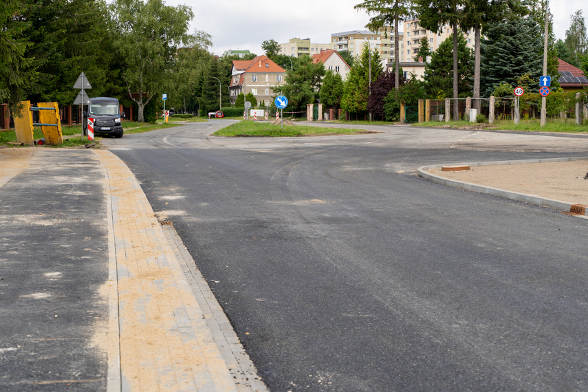 Skrót przez byłe koszary prawie gotowy zdjęcie nr 265667