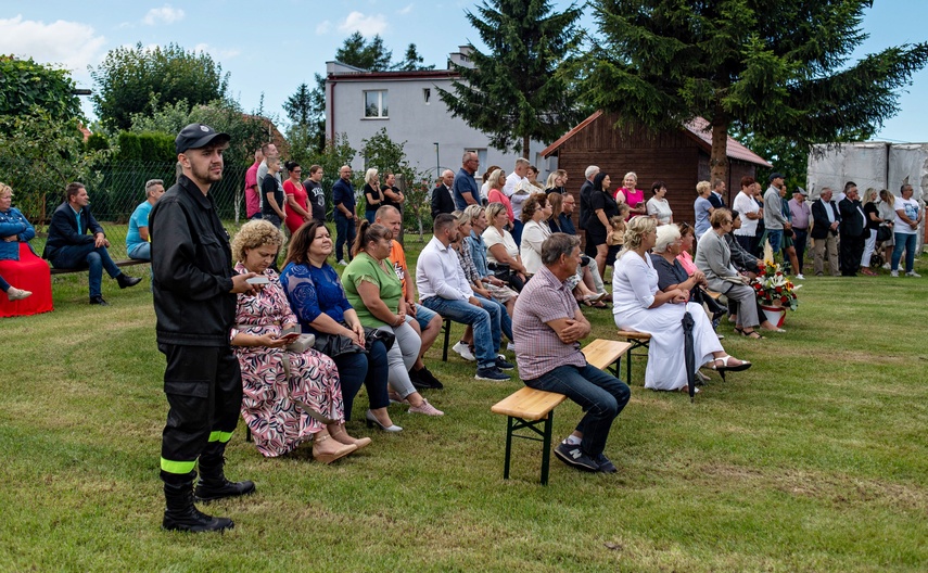 Strażacy ochotnicy z Łęcza mają swój sztandar zdjęcie nr 266574