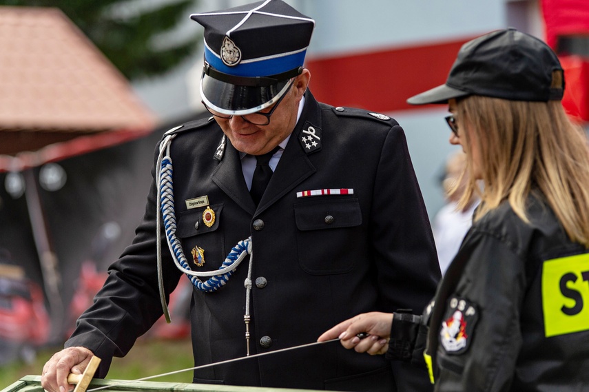 Strażacy ochotnicy z Łęcza mają swój sztandar zdjęcie nr 266604