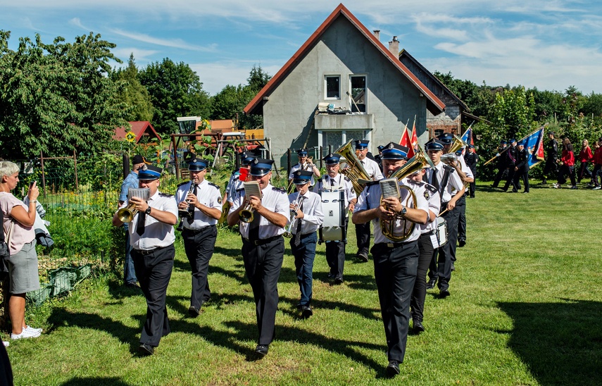 Strażacy ochotnicy z Łęcza mają swój sztandar zdjęcie nr 266638