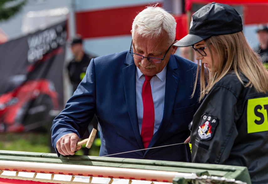 Strażacy ochotnicy z Łęcza mają swój sztandar zdjęcie nr 266593