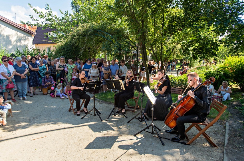 Klasycznie w Różanym Ogrodzie zdjęcie nr 266741