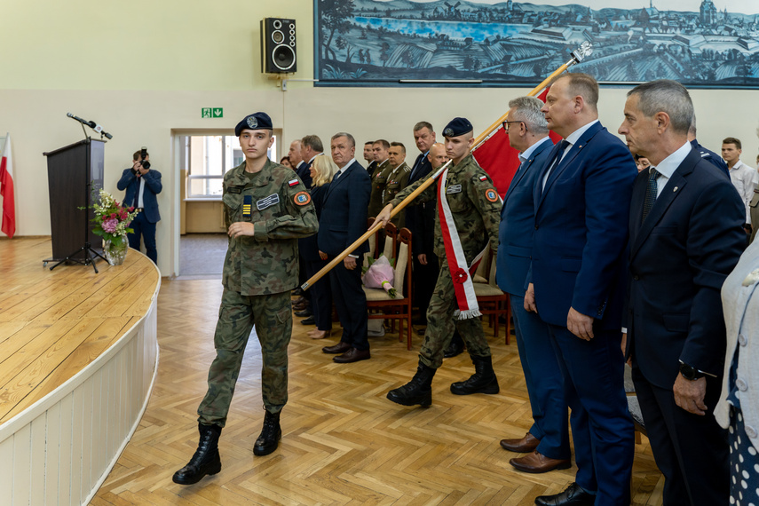 Żegnaj lato na rok! Uczniowie wrócili do szkolnych ławek zdjęcie nr 268275