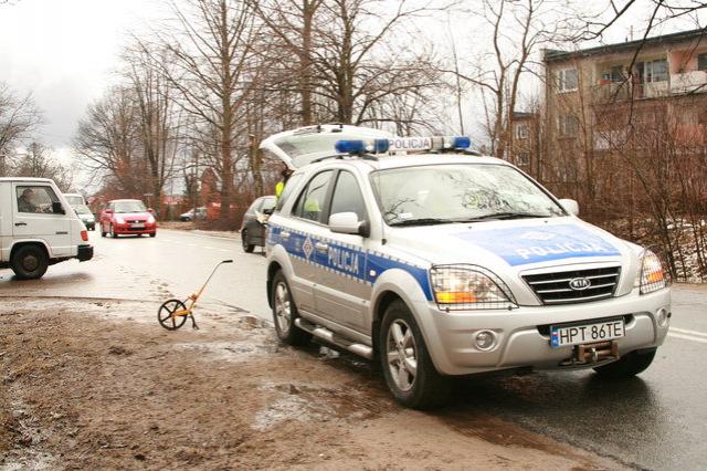 Uderzył w przydrożne drzewo zdjęcie nr 21819