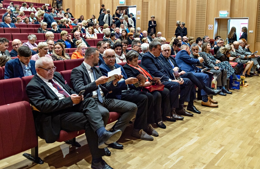 75 lat szkoły pełnej muzyki zdjęcie nr 270339