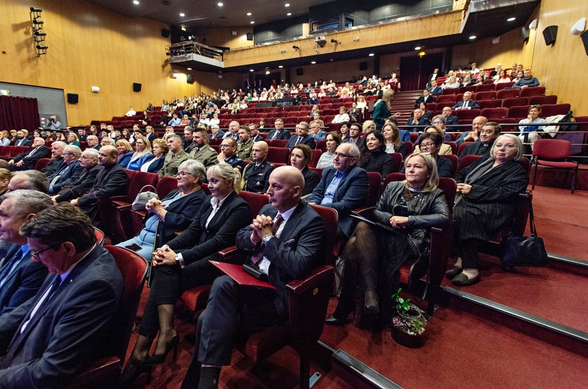 Z nową nazwą i nowym kierunkiem w nowy rok akademicki zdjęcie nr 270388