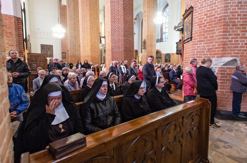 Pożegnali biskupa Jana Styrnę zdjęcie nr 270596