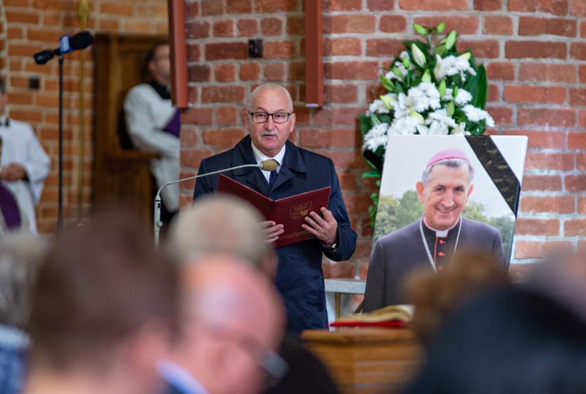 Pożegnali biskupa Jana Styrnę zdjęcie nr 270628