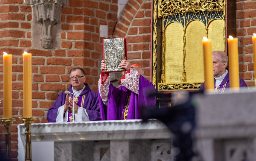 Pożegnali biskupa Jana Styrnę zdjęcie nr 270603