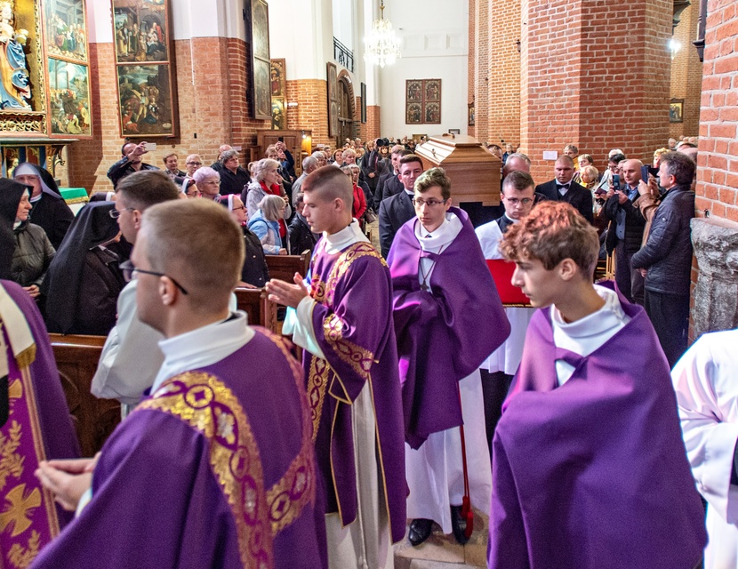 Pożegnali biskupa Jana Styrnę zdjęcie nr 270642