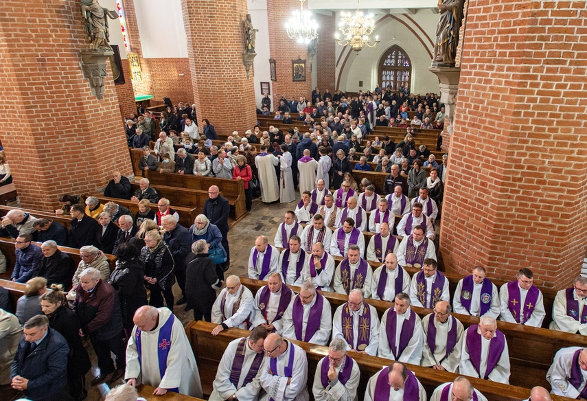 Pożegnali biskupa Jana Styrnę zdjęcie nr 270620