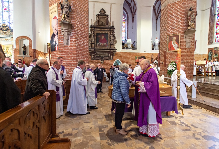 Pożegnali biskupa Jana Styrnę zdjęcie nr 270618