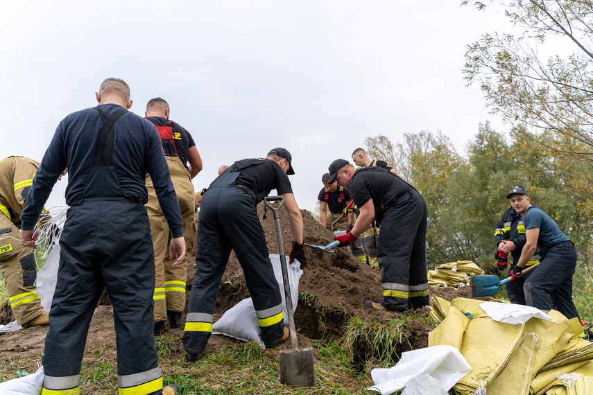 Przerwany wał na rzece Tina. Winne bobry zdjęcie nr 271572