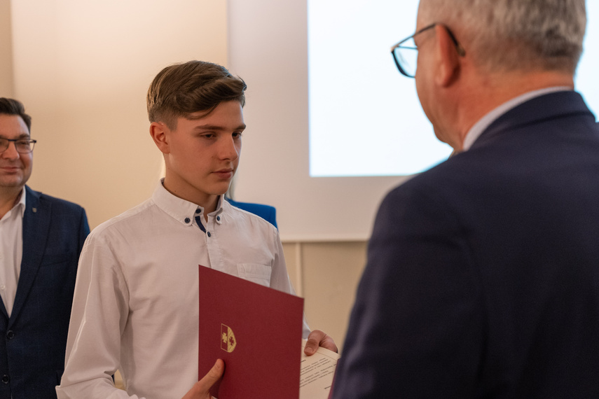 Bogaci w wiedzę, bogatsi o stypendium zdjęcie nr 273742