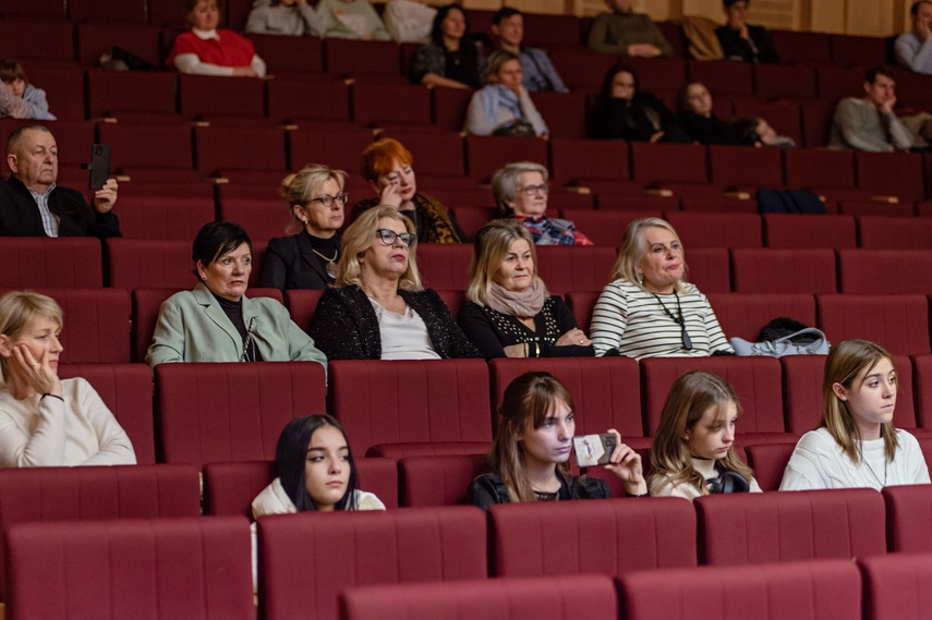 Alicja Król oraz Magdalena Garbecka stypendystkami ETK zdjęcie nr 274466