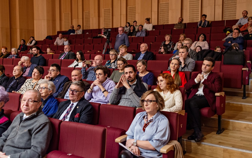 Alicja Król oraz Magdalena Garbecka stypendystkami ETK zdjęcie nr 274445