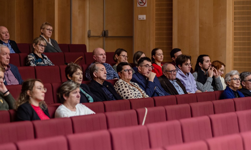 Alicja Król oraz Magdalena Garbecka stypendystkami ETK zdjęcie nr 274465