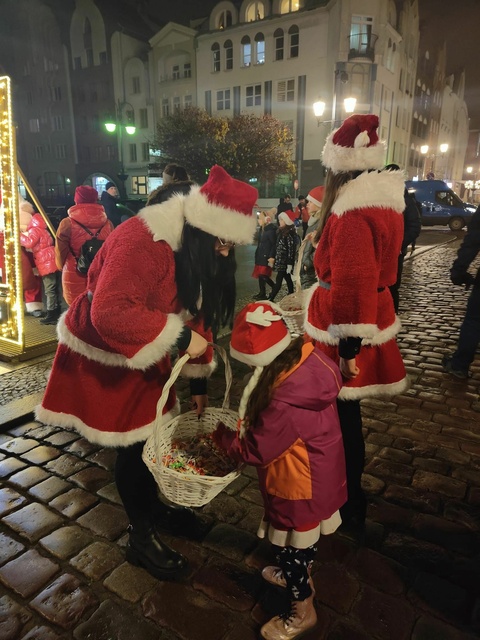 Miejska choinka już świeci zdjęcie nr 274536