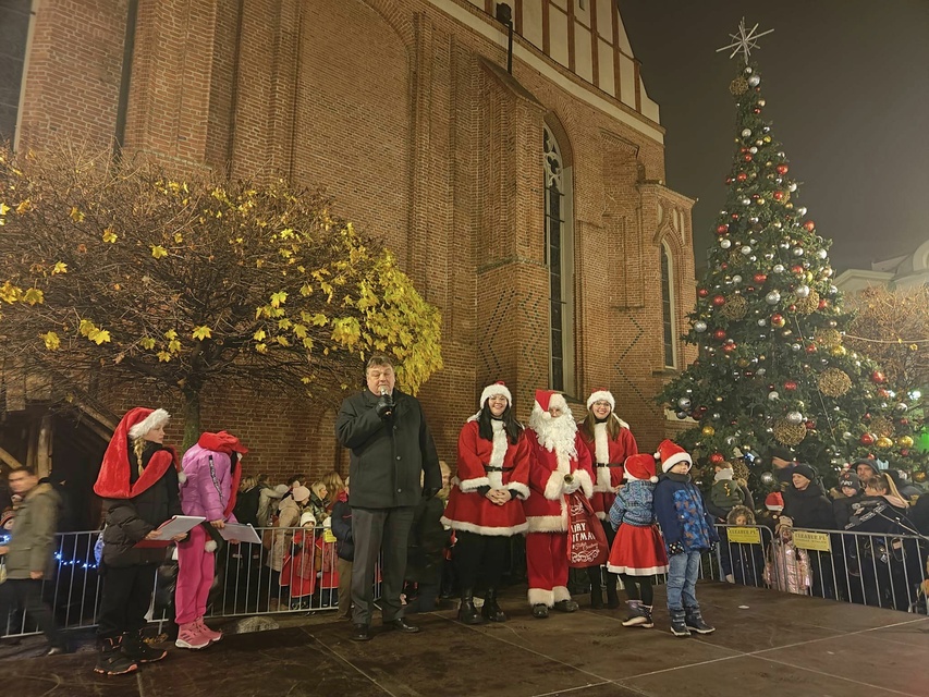 Miejska choinka już świeci zdjęcie nr 274545