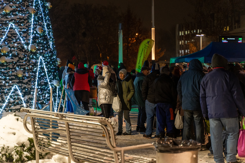 Wspólny posiłek i kolędowanie.  zdjęcie nr 275075