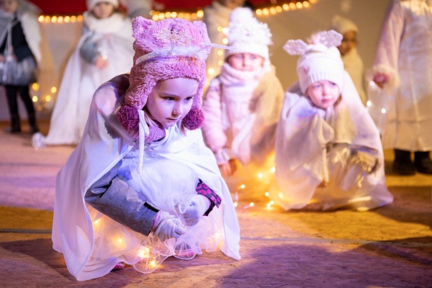 Magiczne wydarzenia świąteczne tylko w Żłobku i Przedszkolu Mały Europejczyk w Elblągu zdjęcie nr 275452