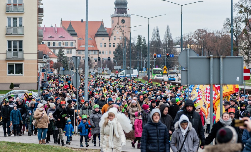 Trzej królowie przemaszerowali przez Elbląg zdjęcie nr 275771