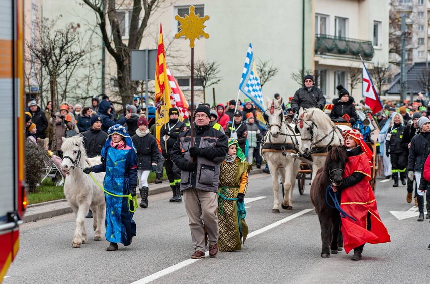 Trzej królowie przemaszerowali przez Elbląg zdjęcie nr 275759