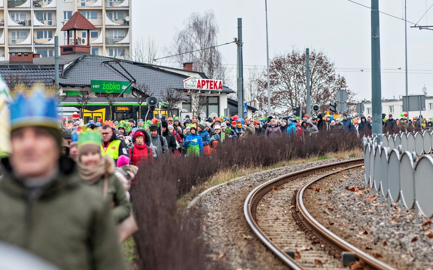 Trzej królowie przemaszerowali przez Elbląg zdjęcie nr 275760