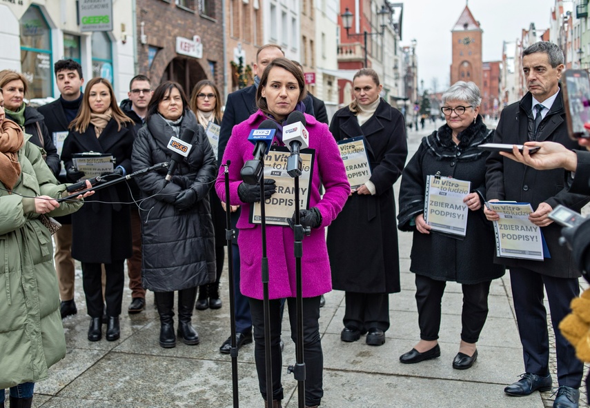 Zbierali podpisy za refundacją in vitro zdjęcie nr 277500