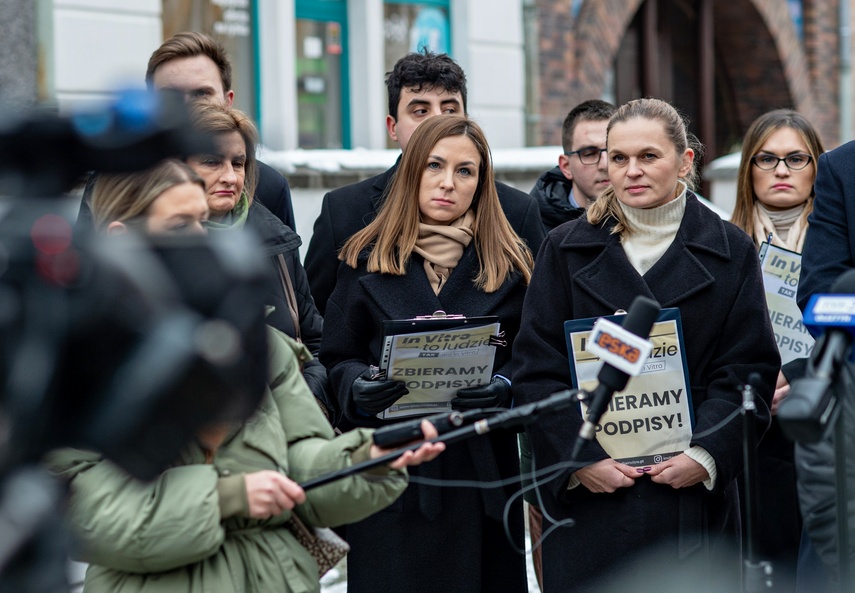 Zbierali podpisy za refundacją in vitro zdjęcie nr 277507