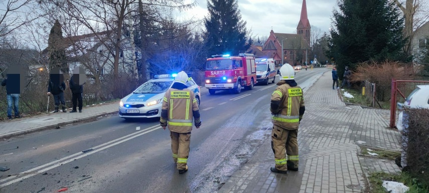 Audi zderzyło się z koparką. Kierowca nietrzeźwy i z zakazem prowadzenia pojazdów. zdjęcie nr 277806