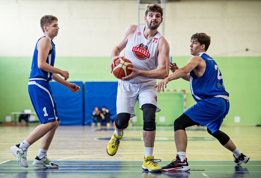 Basketball dziurawi kosz zdjęcie nr 278021