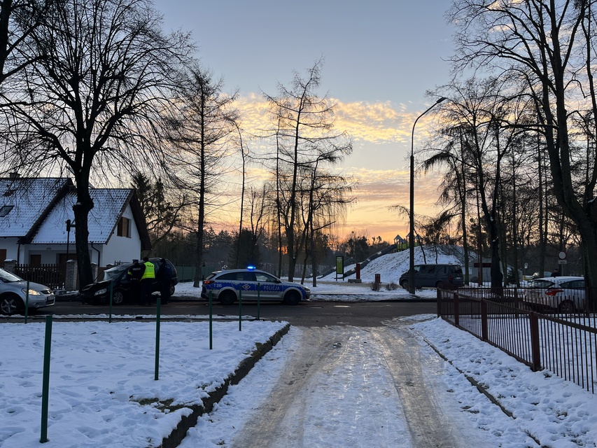 Rozbił auto i zbiegł. Policja szuka sprawcy zdjęcie nr 278212