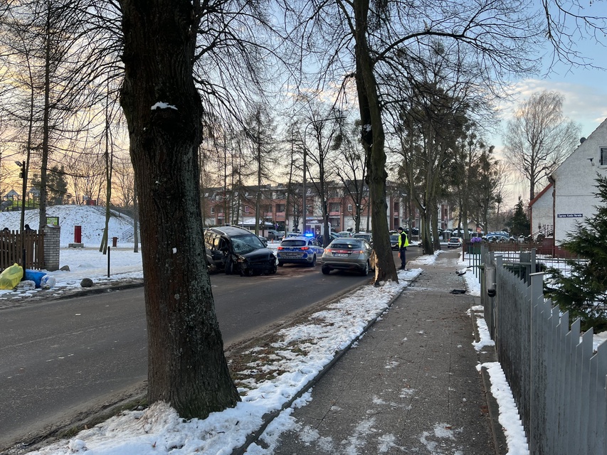 Rozbił auto i zbiegł. Policja szuka sprawcy zdjęcie nr 278217