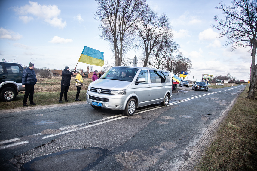 Ambasador w Pieniężnie. Demonstracja prorosyjska, antyrosyjska pikieta zdjęcie nr 278981