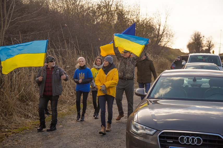 Ambasador w Pieniężnie. Demonstracja prorosyjska, antyrosyjska pikieta zdjęcie nr 278985