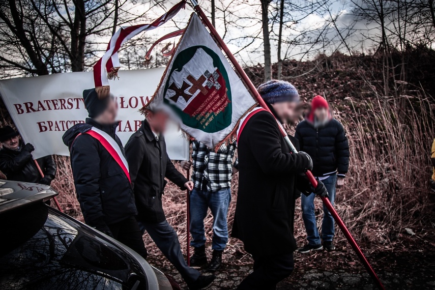 Ambasador w Pieniężnie. Demonstracja prorosyjska, antyrosyjska pikieta zdjęcie nr 278983