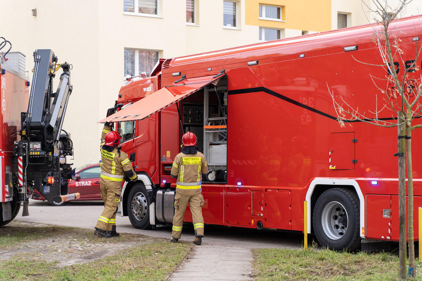 Narkotyki i nieznane chemikalia w mieszkaniu na Okulickiego. Mieszkańcy ewakuowani. zdjęcie nr 279081