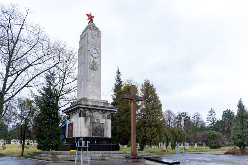 Ukraińskie barwy na Pomniku Wdzięczności zdjęcie nr 279088