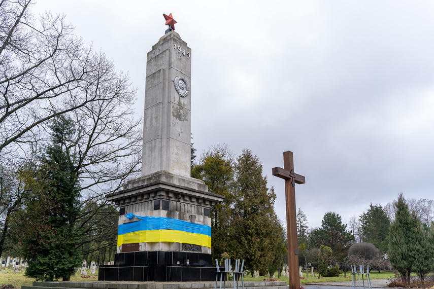 Ukraińskie barwy na Pomniku Wdzięczności zdjęcie nr 279096