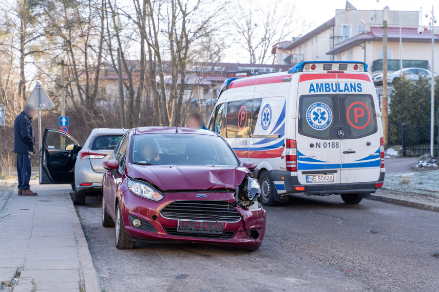  Zderzenie dwóch aut na Obrońców Pokoju zdjęcie nr 279206