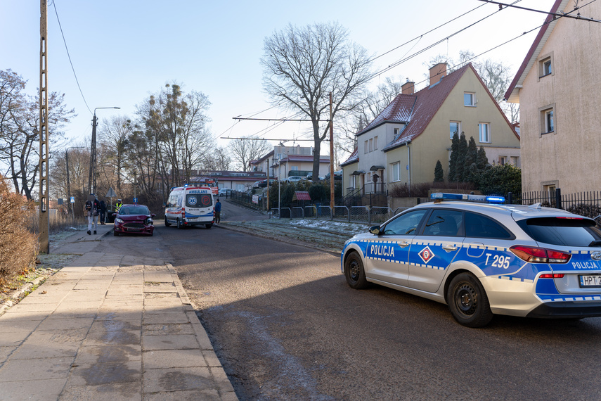  Zderzenie dwóch aut na Obrońców Pokoju zdjęcie nr 279205