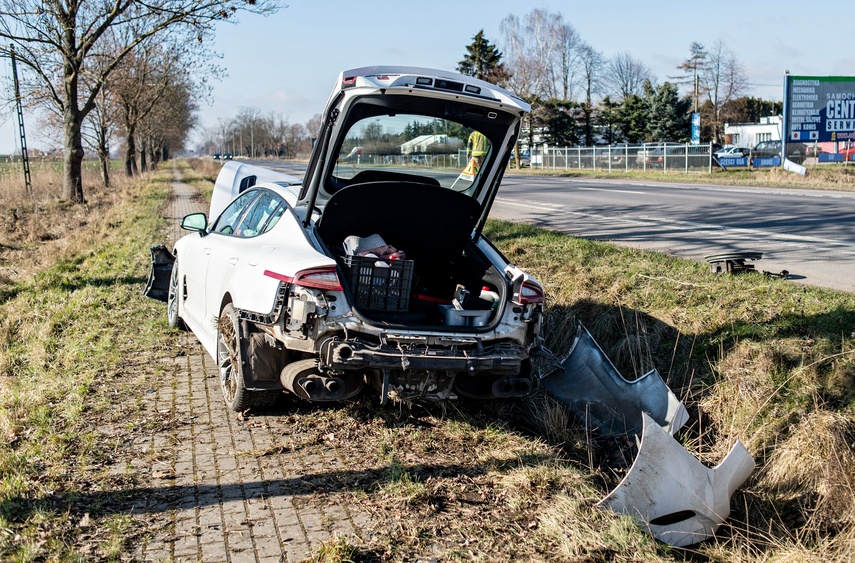 Wyprzedzała i spowodowała kolizję zdjęcie nr 279387