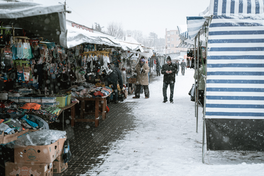 Na straganie, w dzień targowy... (Obrazki z miasta) zdjęcie nr 279805