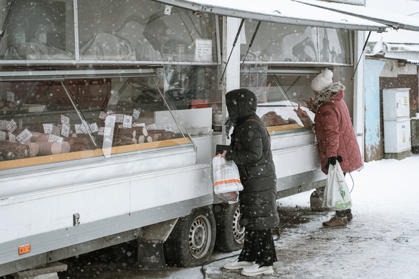 Na straganie, w dzień targowy... (Obrazki z miasta) zdjęcie nr 279798